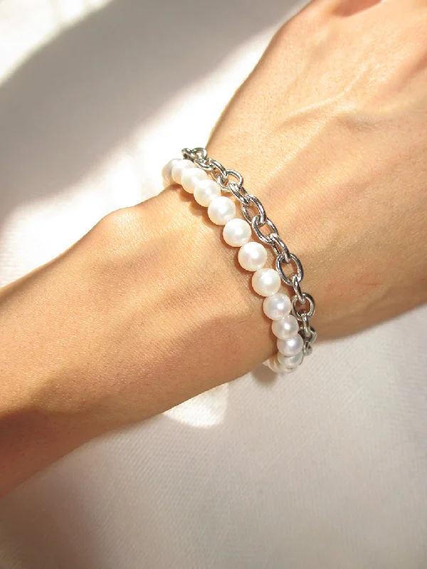 THE FRESHWATER PEARL ROLO CHAIN BRACELET