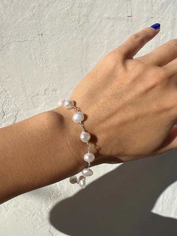 THE ROSARY PEARL BRACELET